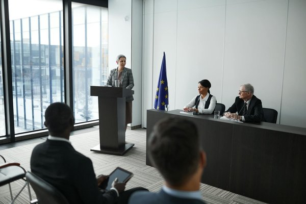 L'influence des législations sur la dynamique du droit du travail en entreprise